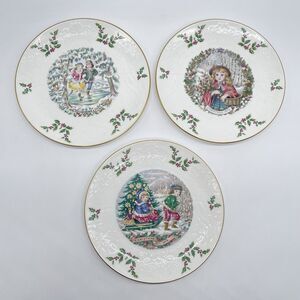 Set of 3 Royal Doulton Christmas Plates 1977-1979 England 8 1/4” Holiday Decor